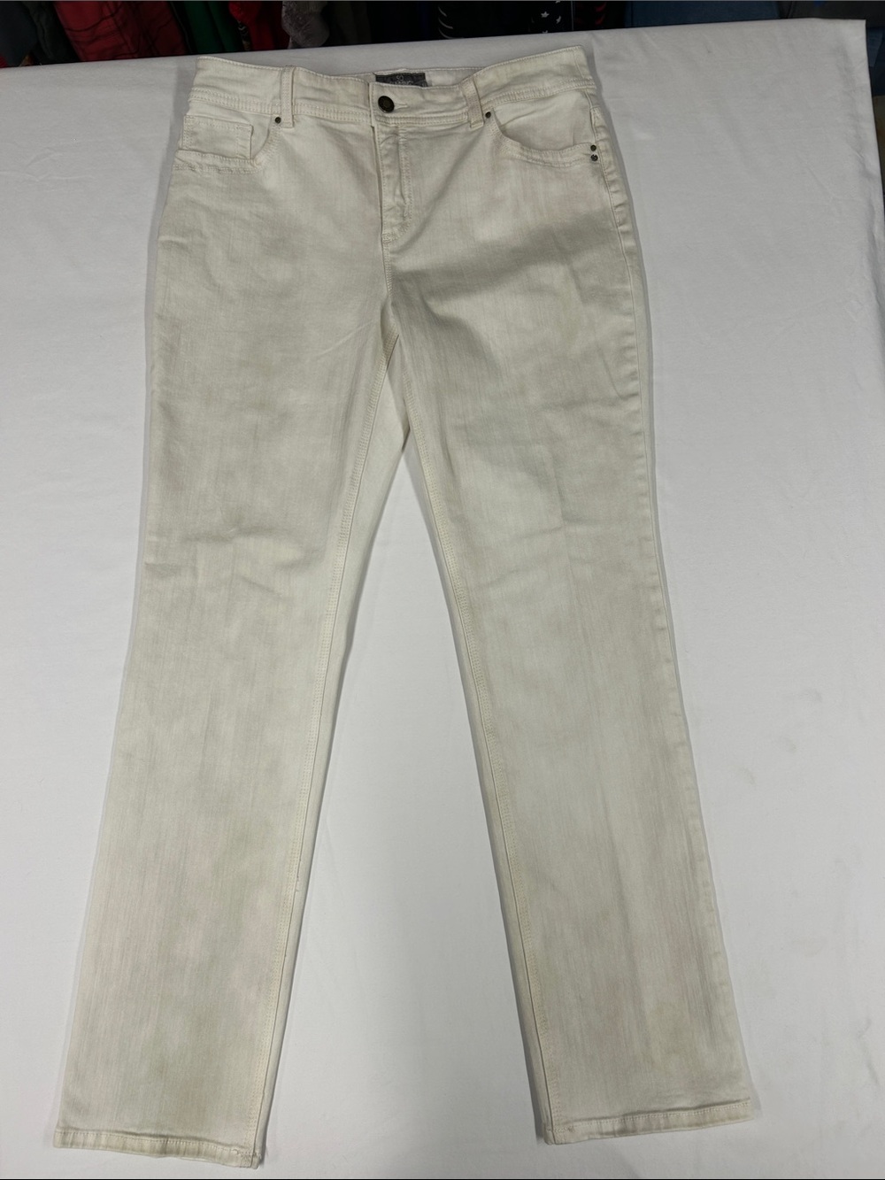Chico’s So Slimming Straight Leg Jeans in Cream/Off-White